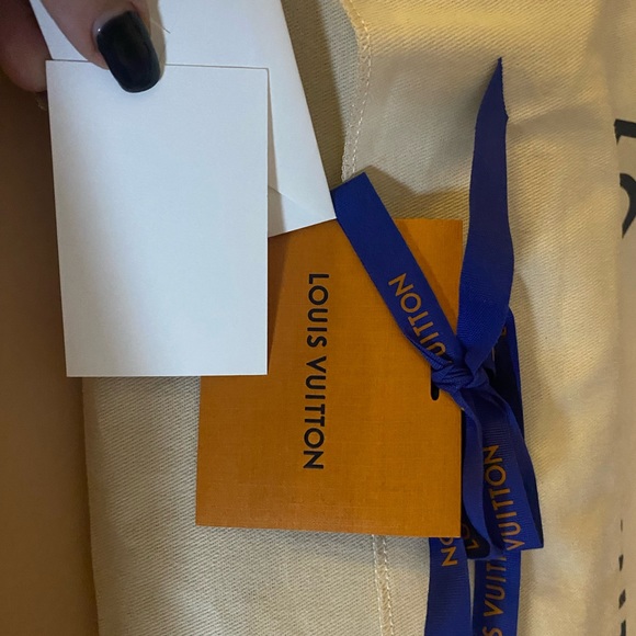 Brand new never used Louis Vuitton Graceful - Picture 8 of 12